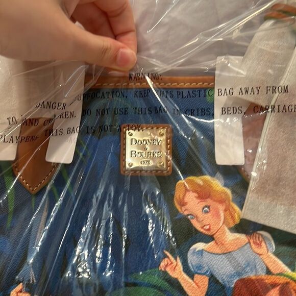 Dooney & Bourke X Disney Parks Peter Pan Tote Bag Wendy Tinker Bell tote NIB - Picture 3 of 13
